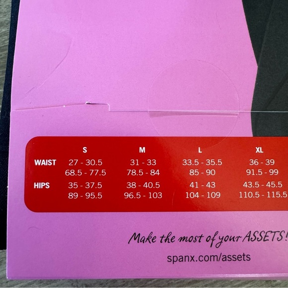 NWT! Spanx Assets Seamless Leggings - Size Medium - Black - Picture 3 of 4